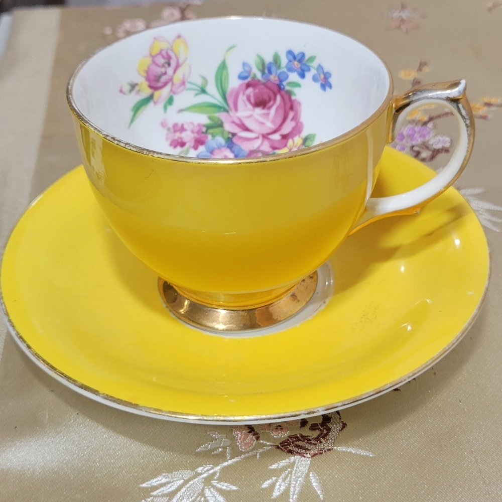 Widsor Bone China~ England ~ Teacup and Saucer~Registered/Numbered